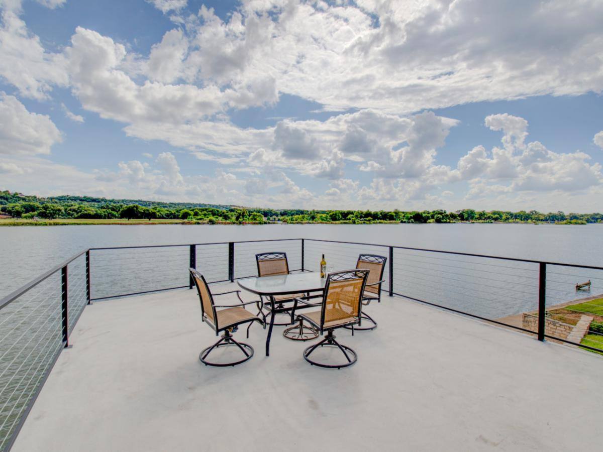 Spectacular Waterfront Home – Lake Marble Falls, TX